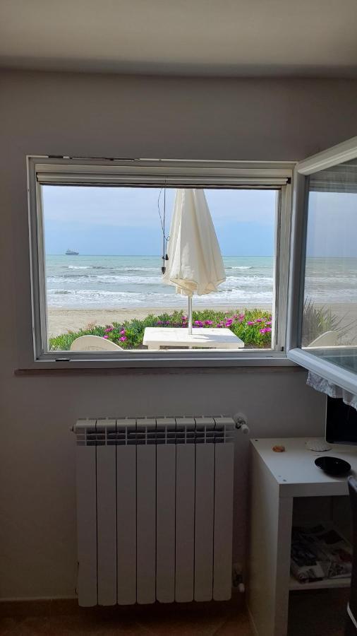 Casina Sulla Sabbia Apartman Torvaianica Kültér fotó